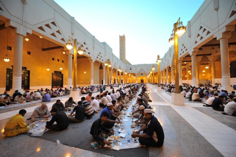 Het Einde van Ramadan 2023 Het Vieren van Eid-ul-Fitr in België 